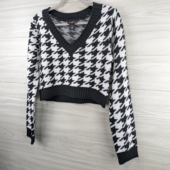 Runway Seven Houndstooth Crop Sweater & Shorts Loungewear Set - Picture 3 of 9